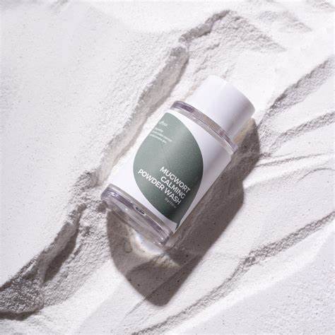 Isntree Mugwort Calming Powder Wash 15g